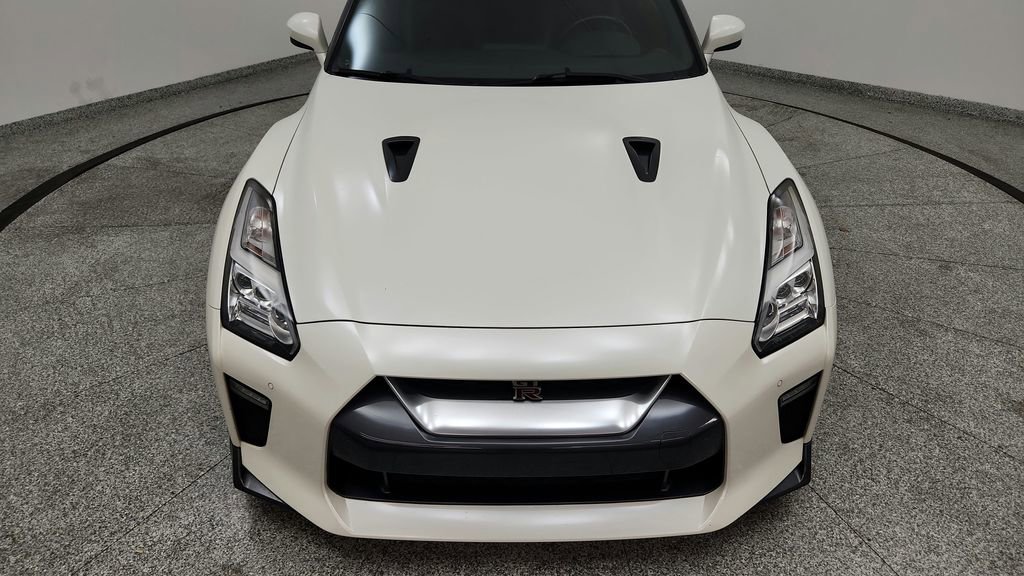 Used 2018 Nissan GT-R Premium image 5