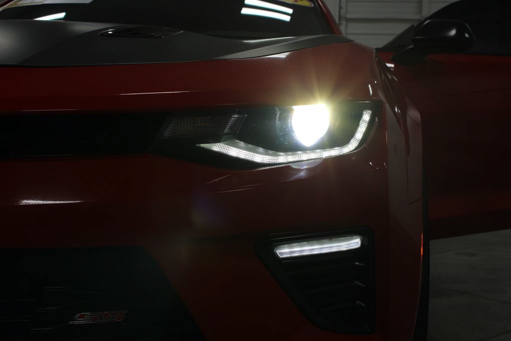 Used 2018 Chevrolet Camaro SS RWD image 12