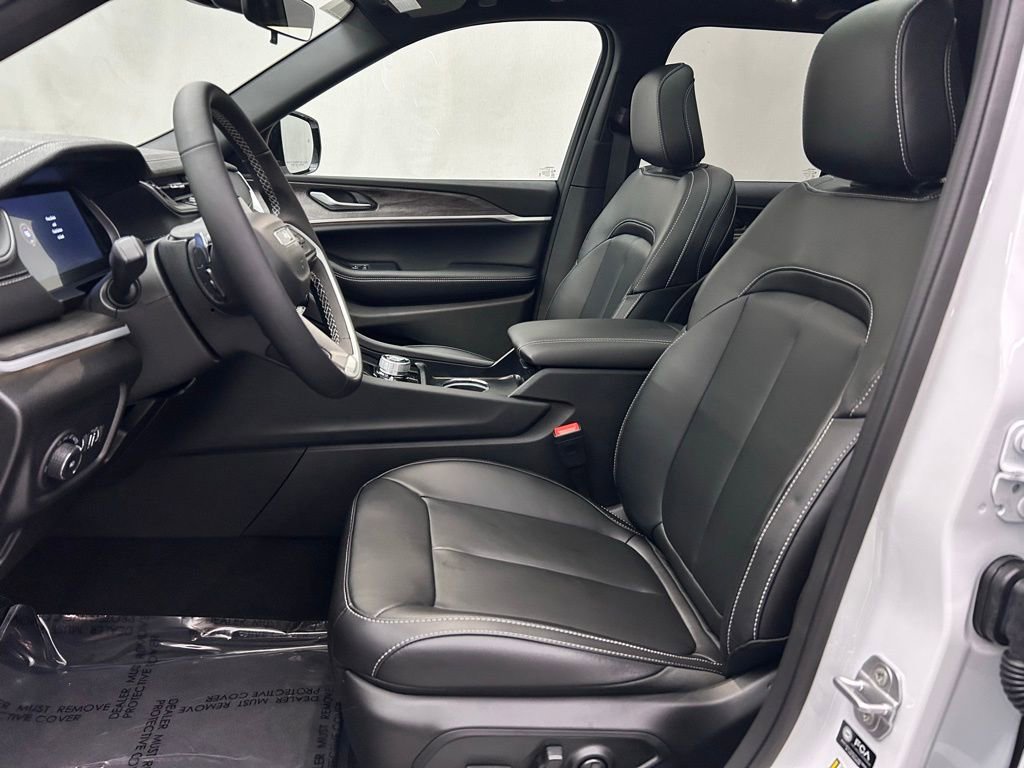 New 2025 Jeep Grand Cherokee Limited image 12