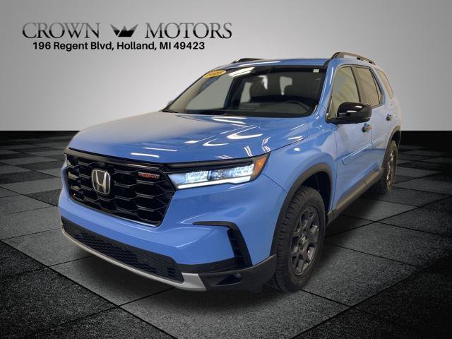 Certified 2025 Honda Pilot TrailSport image 3