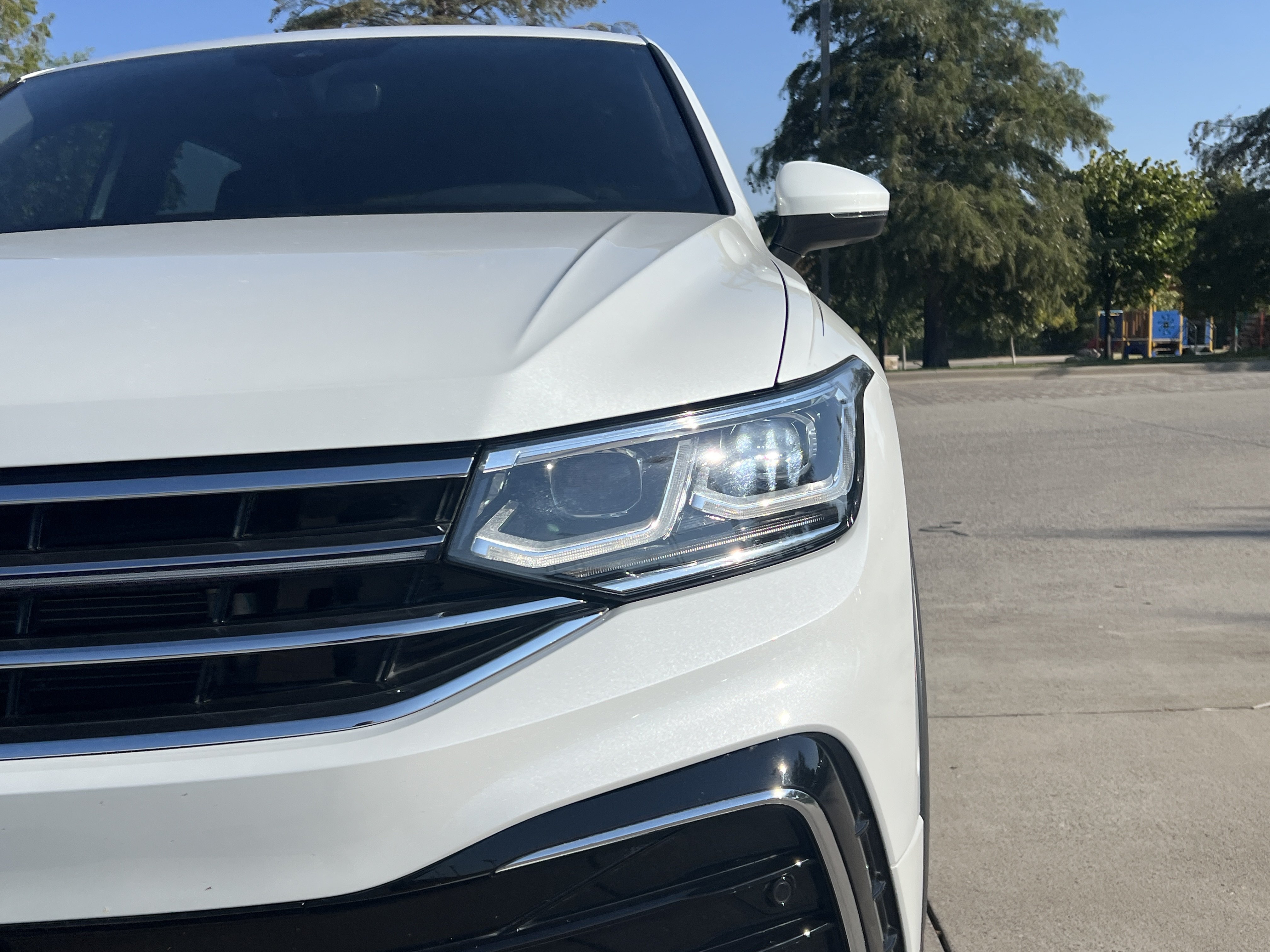 Used 2024 Volkswagen Tiguan SEL R-Line AWD/4WD image 5