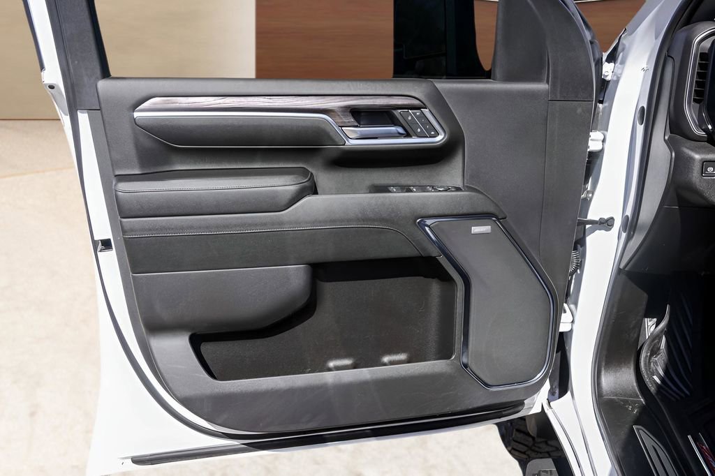 Used 2024 Chevrolet Silverado 2500 LTZ w/ LTZ Plus Package image 23