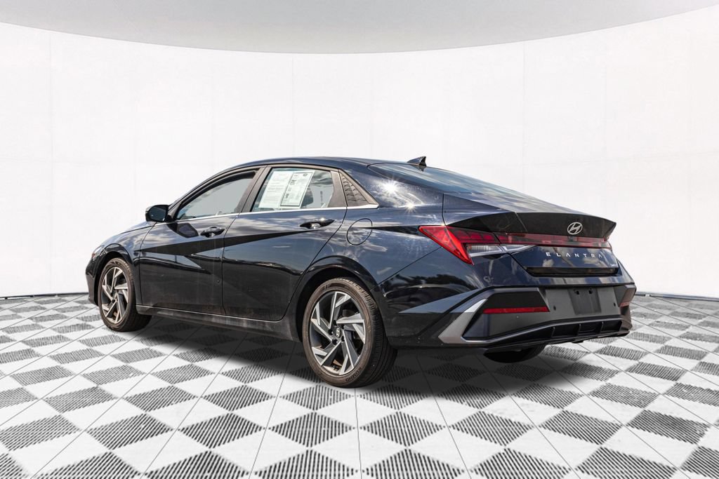 Certified 2024 Hyundai Elantra Limited FWD image 8