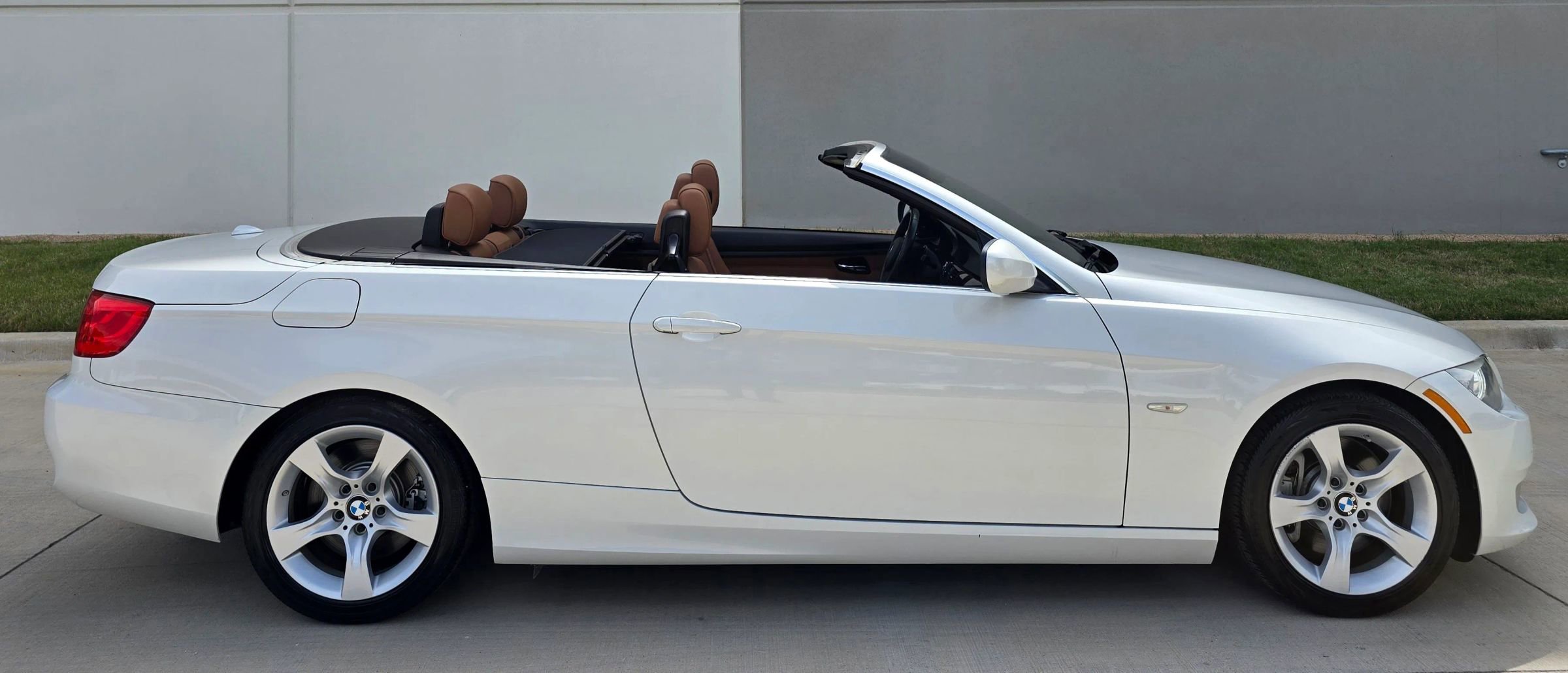 Used 2013 BMW 335i Convertible RWD image 7