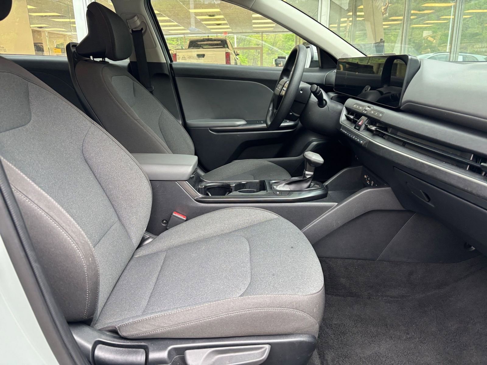 Used 2025 Kia K4 FWD image 27