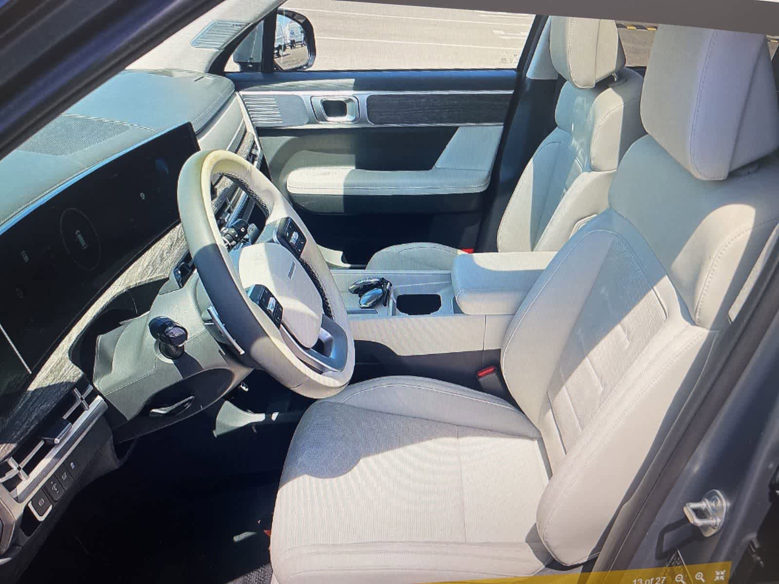Used 2025 Hyundai Santa Fe Calligraphy AWD/4WD image 9