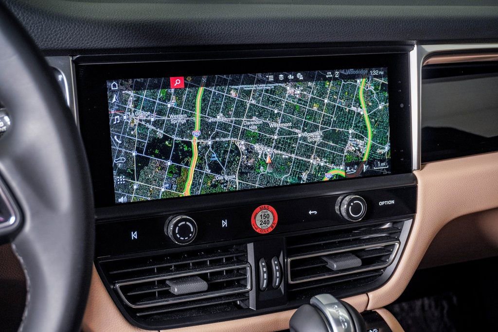 Certified 2025 Porsche Macan image 22