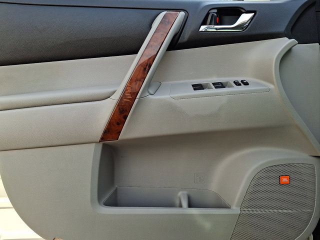 Used 2012 Toyota Highlander Limited w/ Tow Pkg image 14