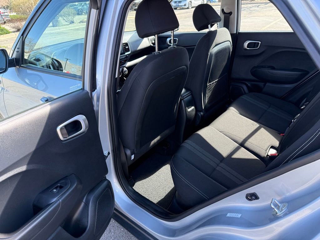 Used 2021 Hyundai Venue SEL FWD image 14