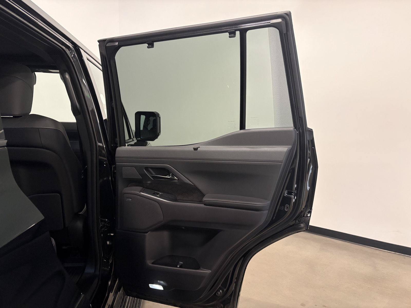 Used 2026 Lexus GX 550 w/ Accessory Package (2T) AWD/4WD image 38