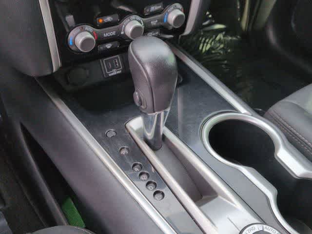 Used 2020 Nissan Pathfinder SV AWD/4WD image 31