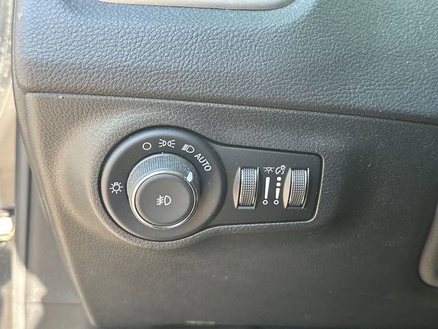 Used 2018 Jeep Compass Latitude w/ Cold Weather Group AWD/4WD image 25