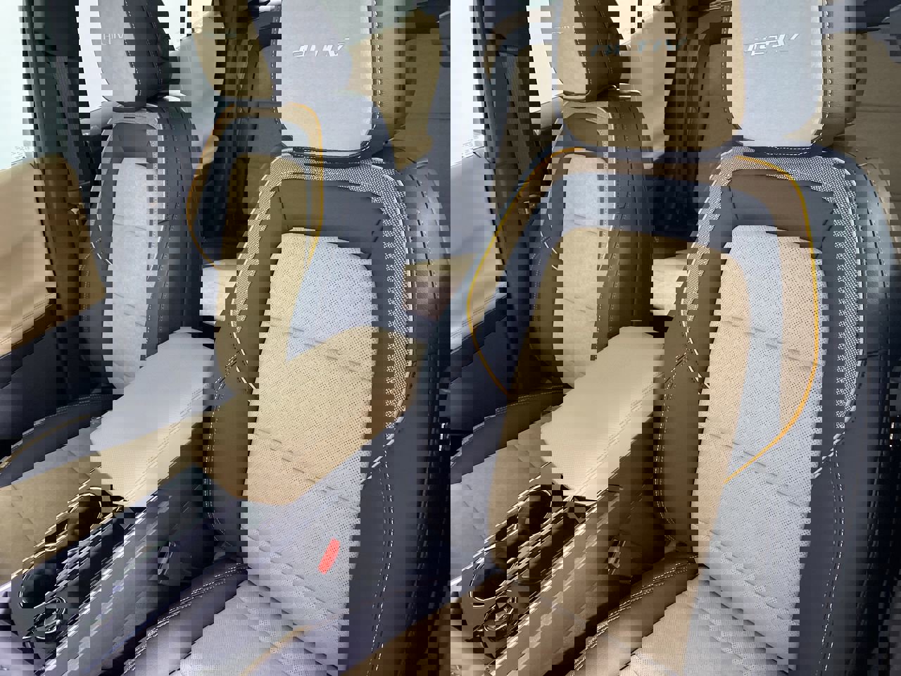 New 2025 Chevrolet Equinox ACTIV w/ Safety and Technology Package image 11