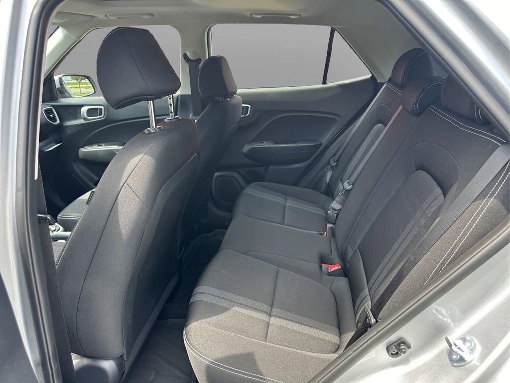 Used 2025 Hyundai Venue SEL image 11