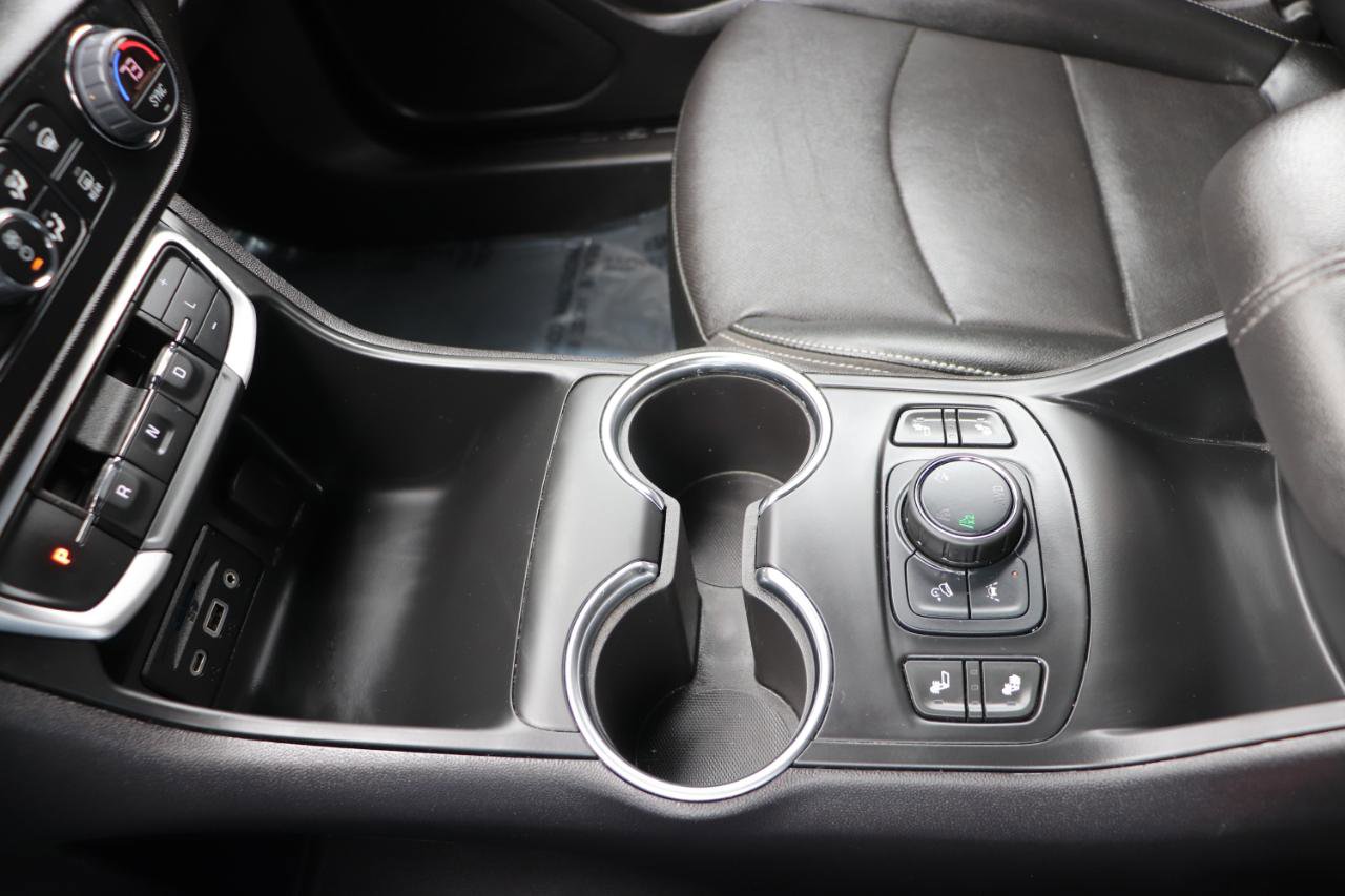 Used 2024 GMC Terrain SLT AWD/4WD image 40