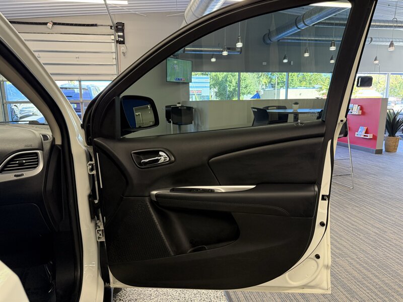 Used 2018 Dodge Journey SE FWD image 36
