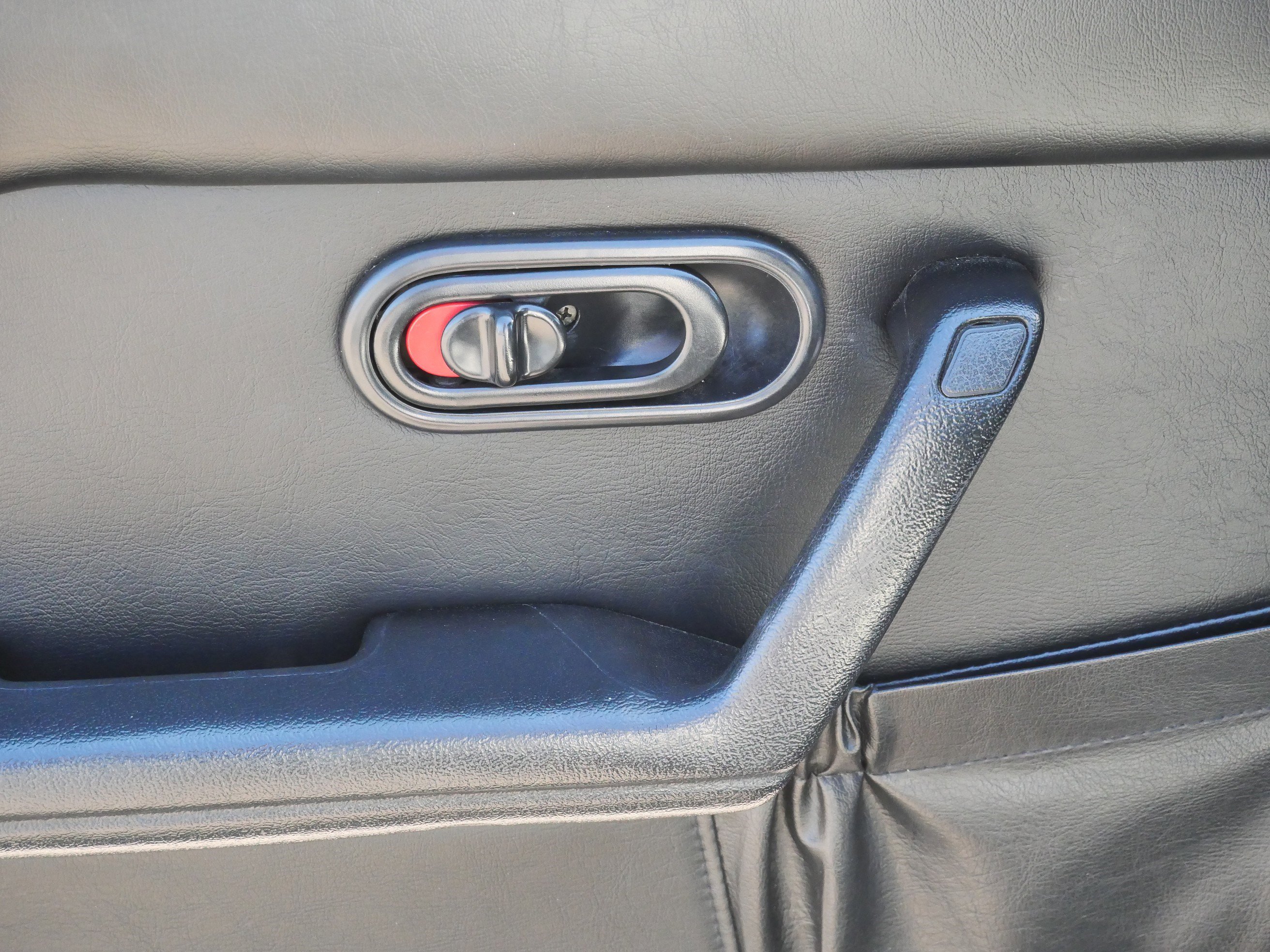 Used 1997 MAZDA MX-5 Miata RWD image 18