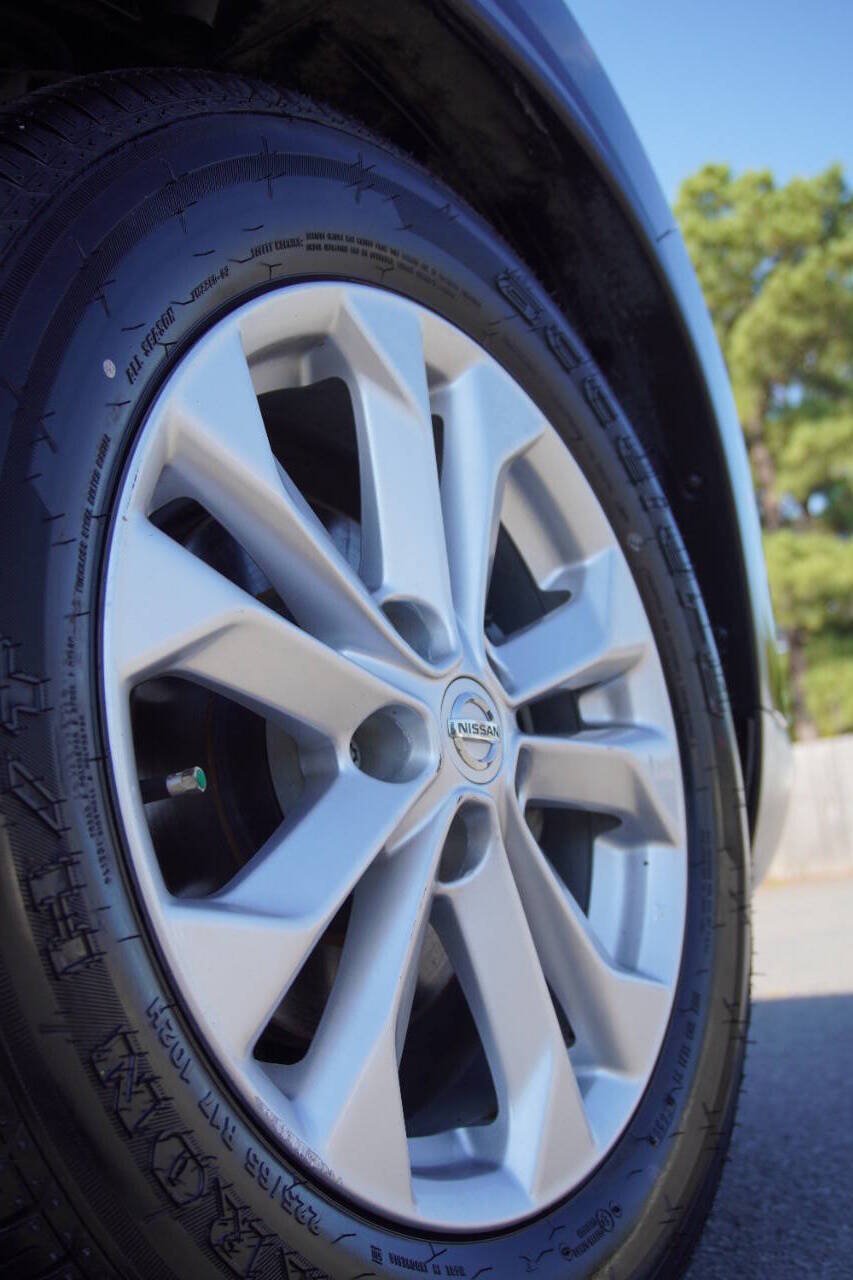 Used 2016 Nissan Rogue SV FWD image 18