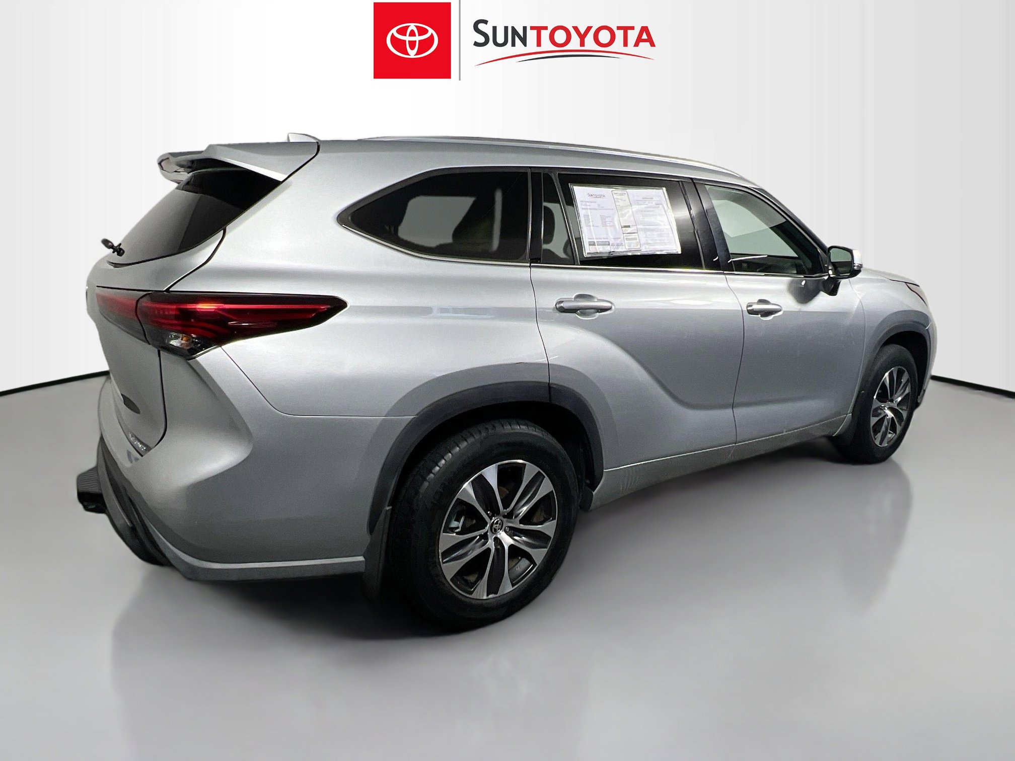 Used 2020 Toyota Highlander XLE image 4