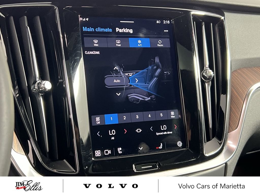 Used 2025 Volvo V60 B5 Cross Country Plus image 16