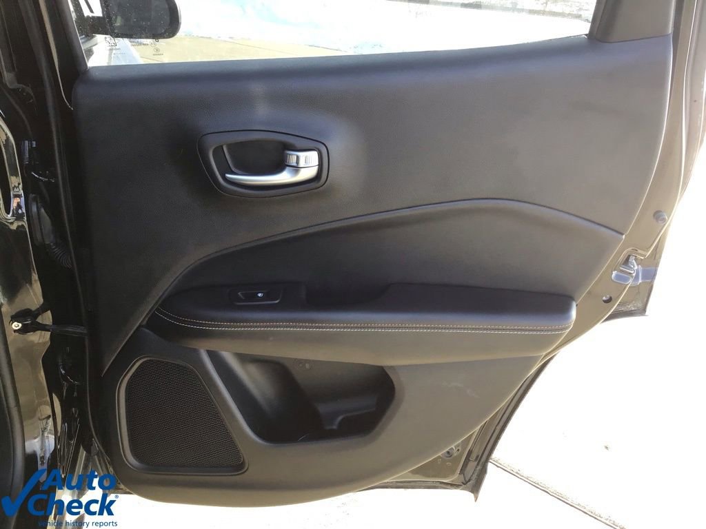 Used 2018 Jeep Compass Latitude w/ Cold Weather Group image 14