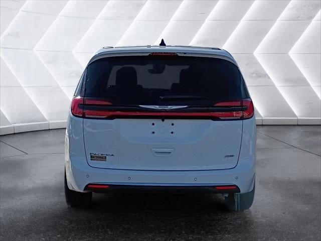 New 2026 Chrysler Pacifica Select image 21