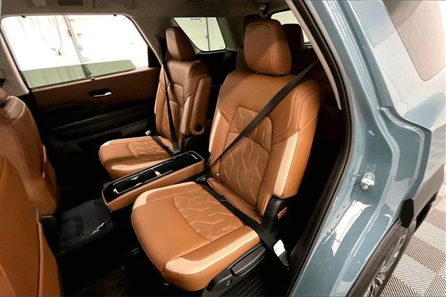 New 2026 Nissan Pathfinder Platinum image 10