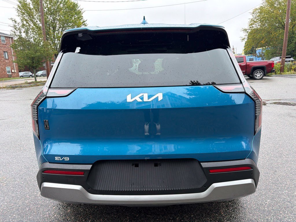 Certified 2024 Kia EV9 Wind AWD/4WD image 6