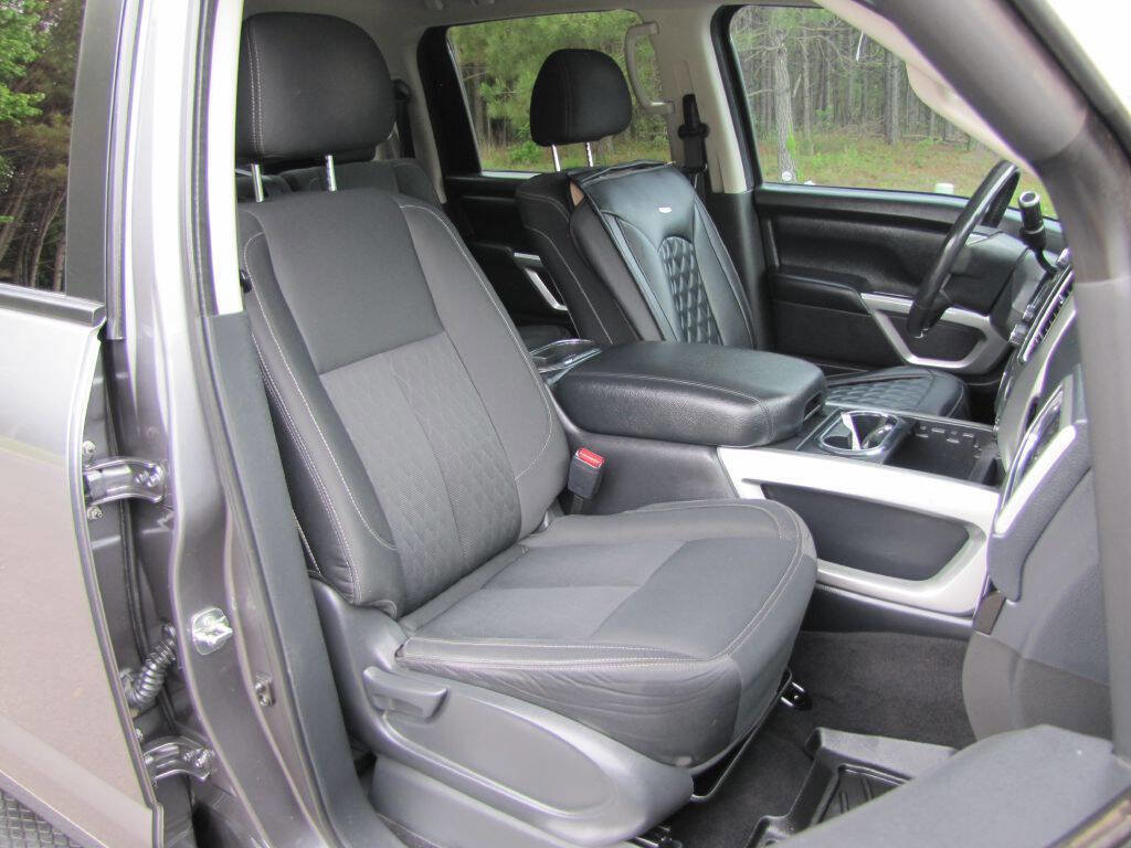 Used 2017 Nissan Titan SV AWD/4WD image 14