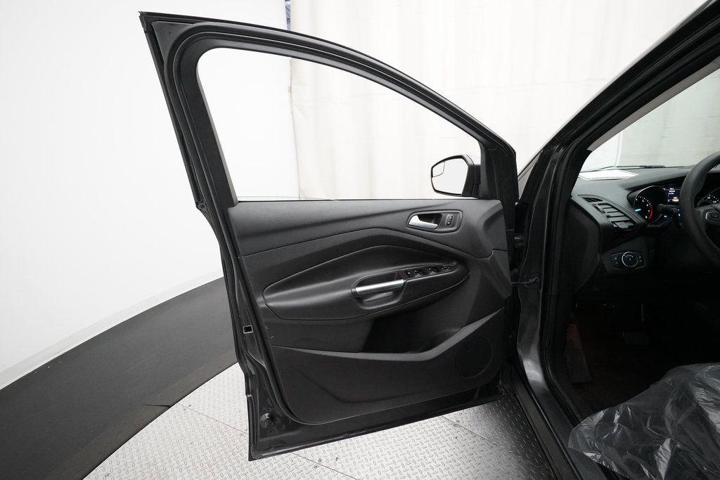 Used 2018 Ford Escape SE image 25