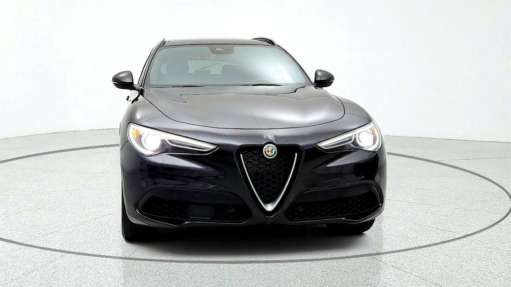Used 2023 Alfa Romeo Stelvio Ti AWD/4WD image 2