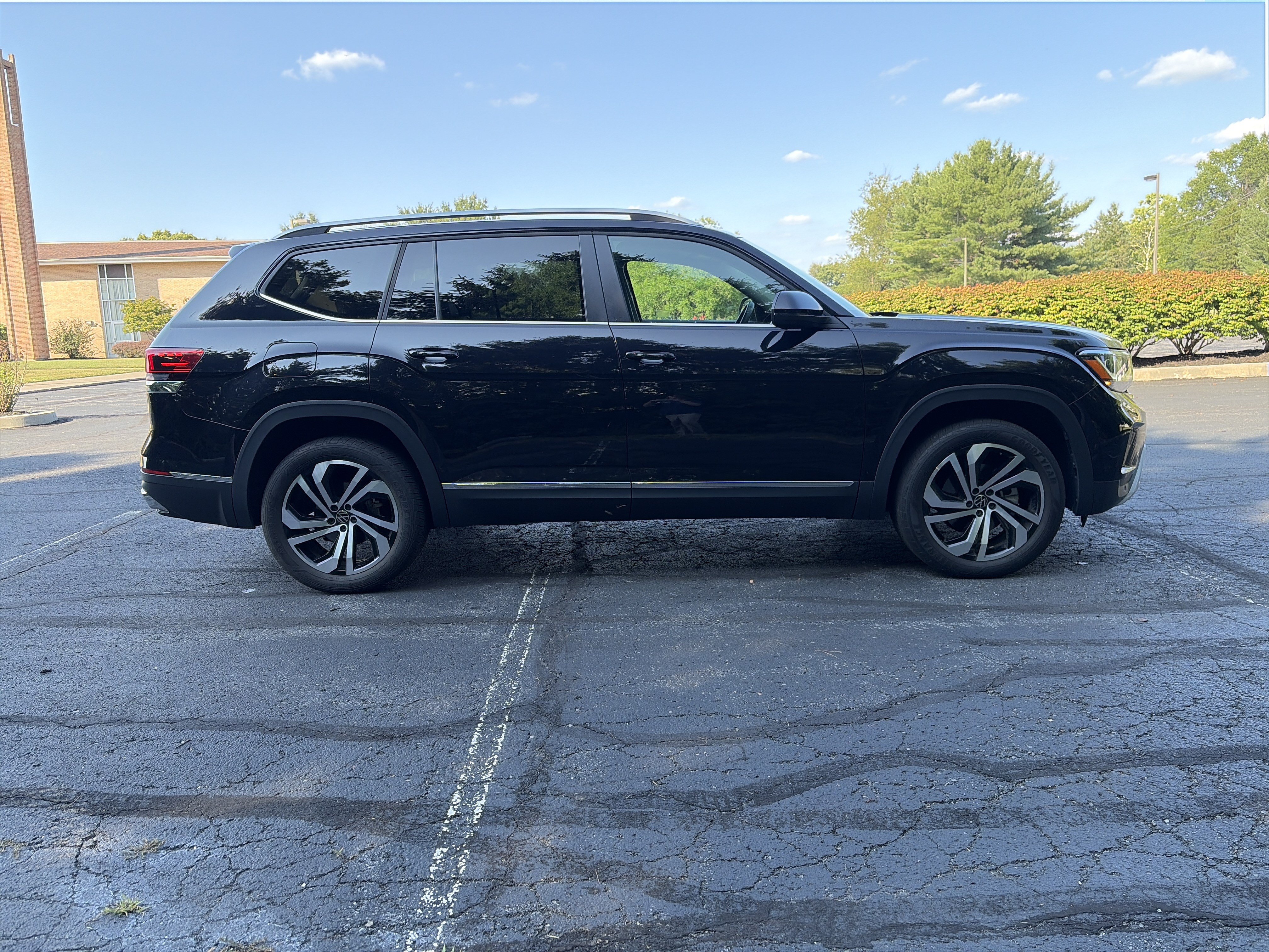 Used 2022 Volkswagen Atlas SEL AWD/4WD image 4
