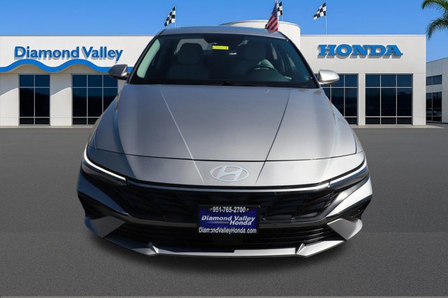 Used 2025 Hyundai Elantra Limited image 2