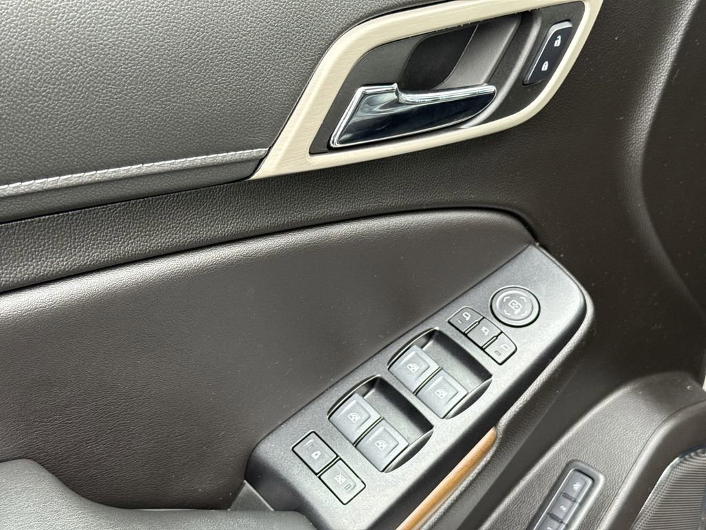 Used 2020 GMC Yukon Denali w/ Open Road Package image 28