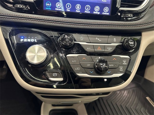 Used 2020 Chrysler Pacifica Limited image 30