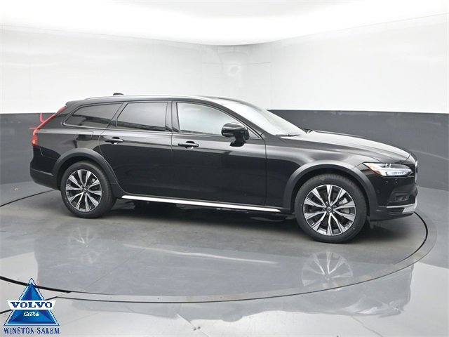 Certified 2024 Volvo V90 B6 Cross Country Plus image 1