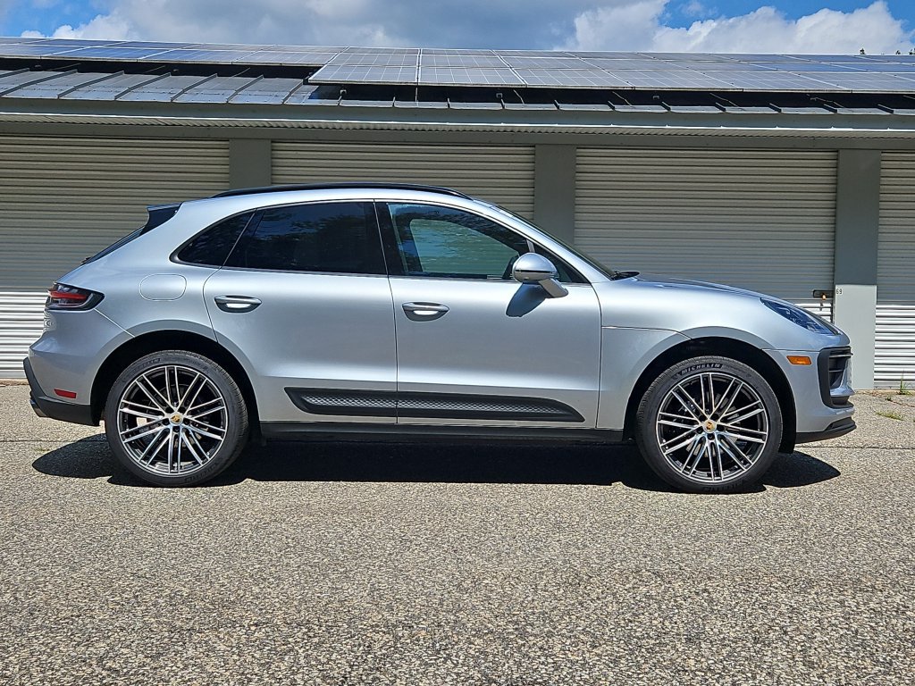 Certified 2026 Porsche Macan AWD/4WD image 8