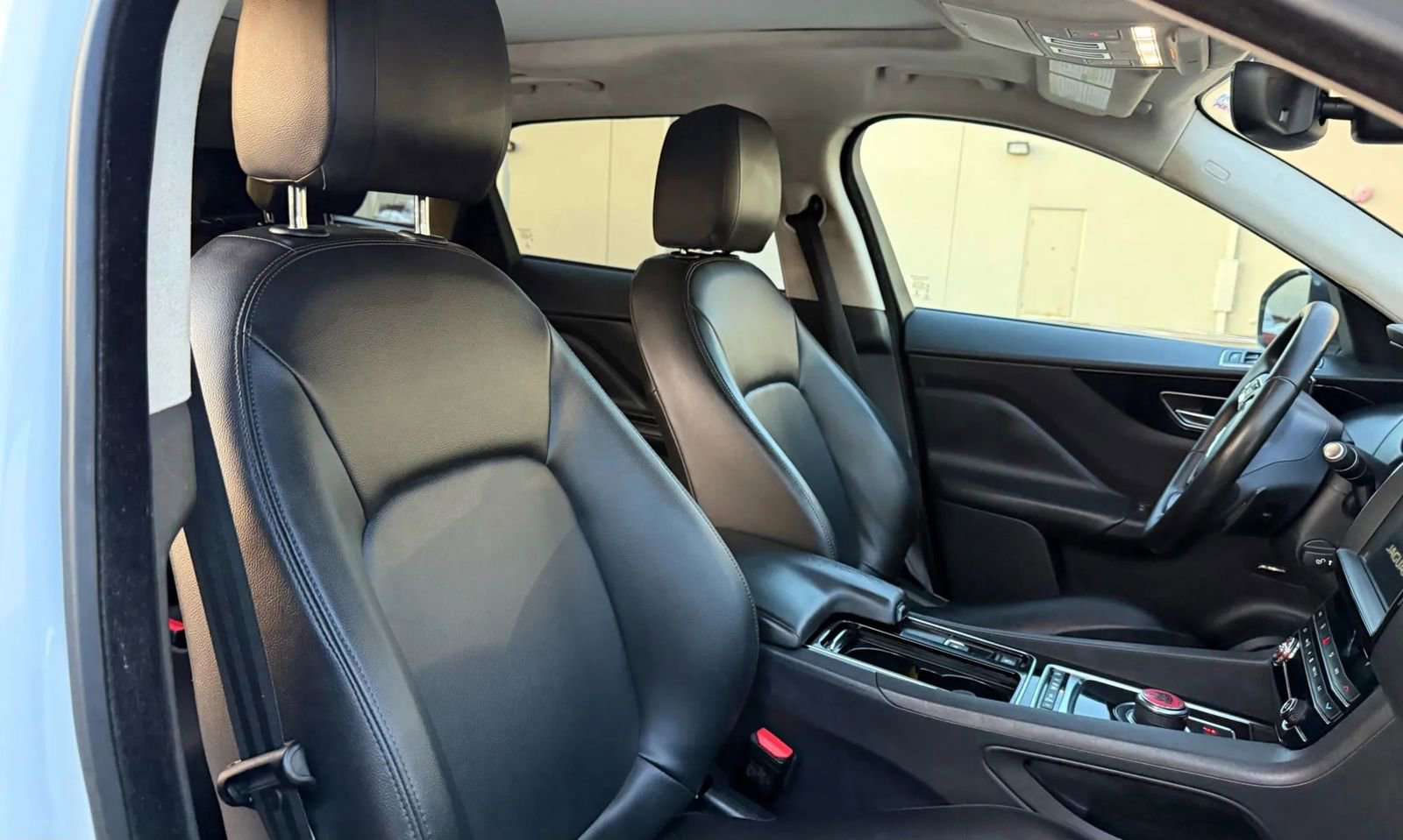 Used 2019 Jaguar F-PACE image 18