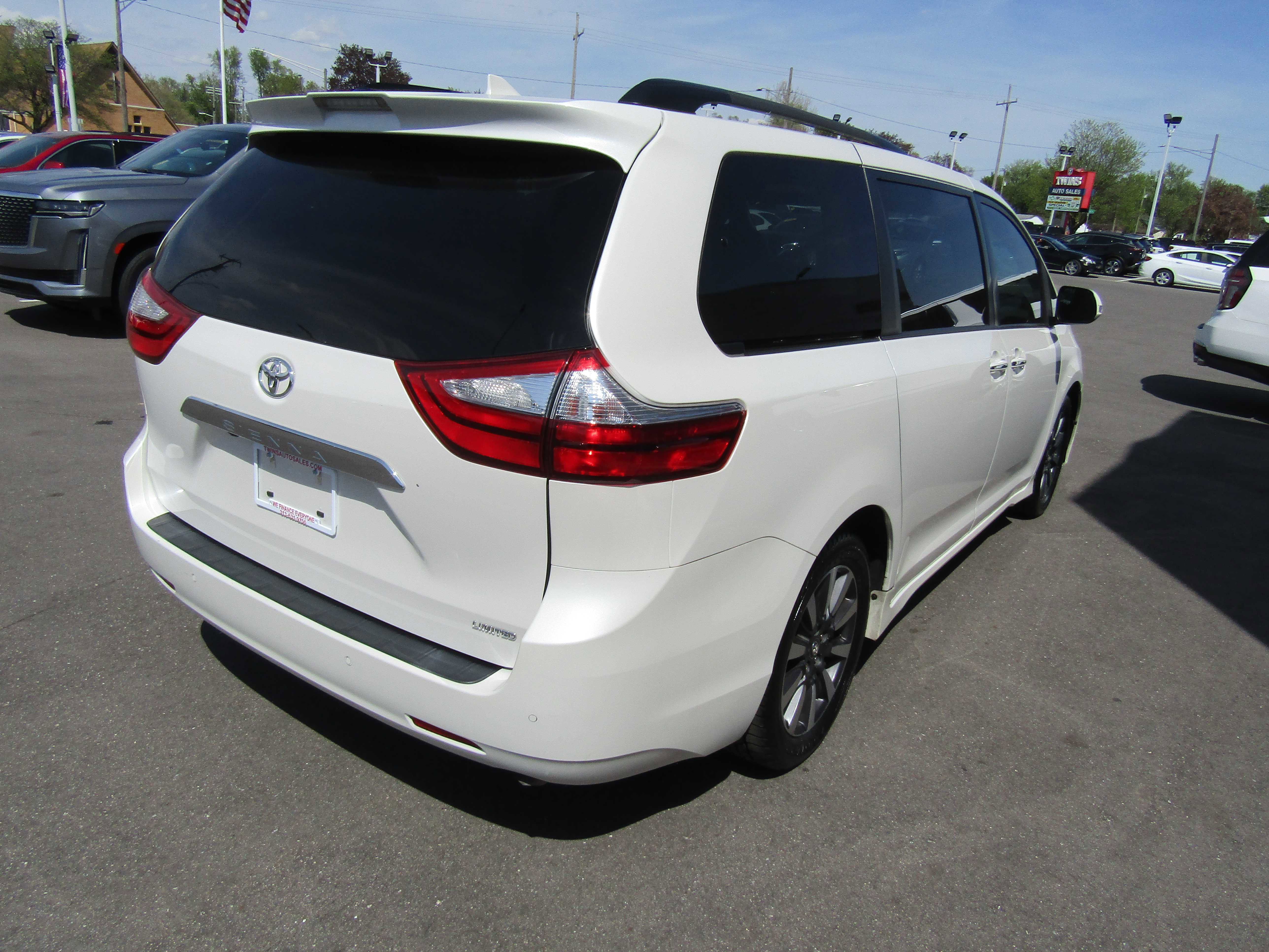 Used 2019 Toyota Sienna Limited FWD image 5