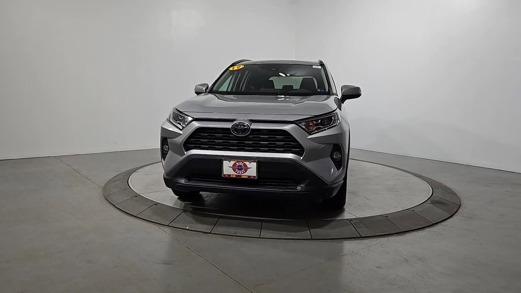 Used 2019 Toyota RAV4 XLE w/ Carpet Mat Package image 9