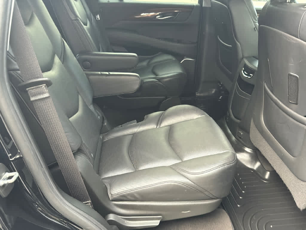 Used 2020 Cadillac Escalade Luxury AWD/4WD image 14