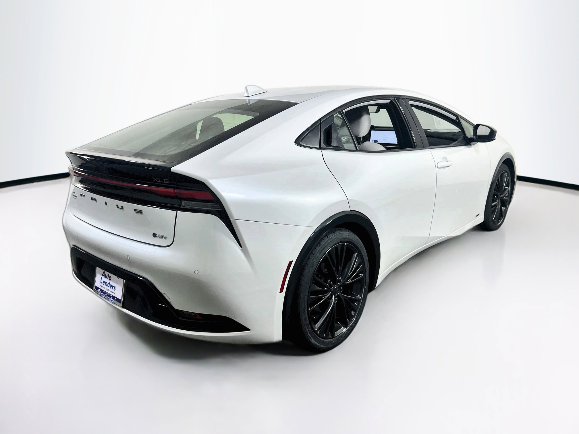 Used 2023 Toyota Prius XLE image 5