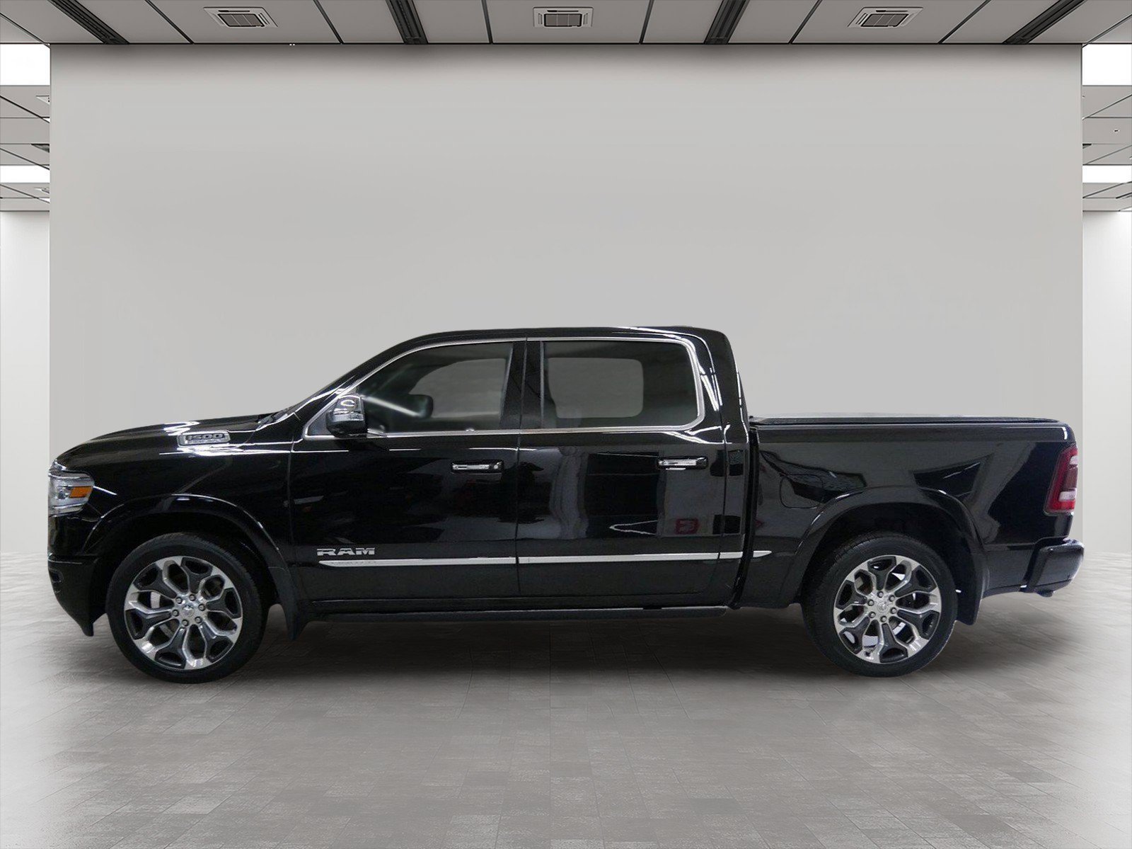 Used 2019 RAM 1500 Limited w/ Body Color Bumper Group AWD/4WD image 3