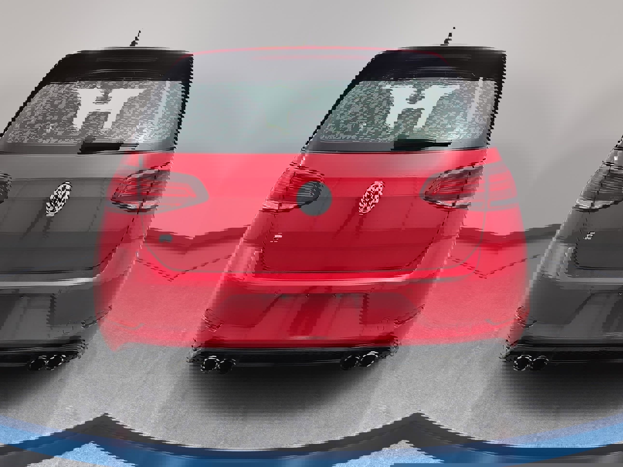 Used 2019 Volkswagen Golf R 4-Door image 6