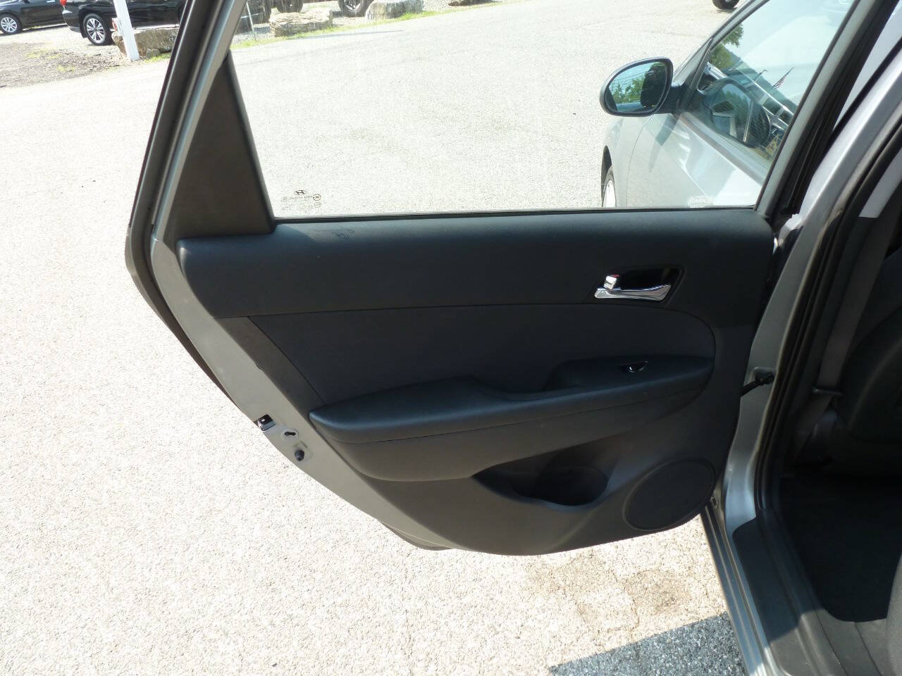 Used 2010 Hyundai Elantra SE FWD image 27