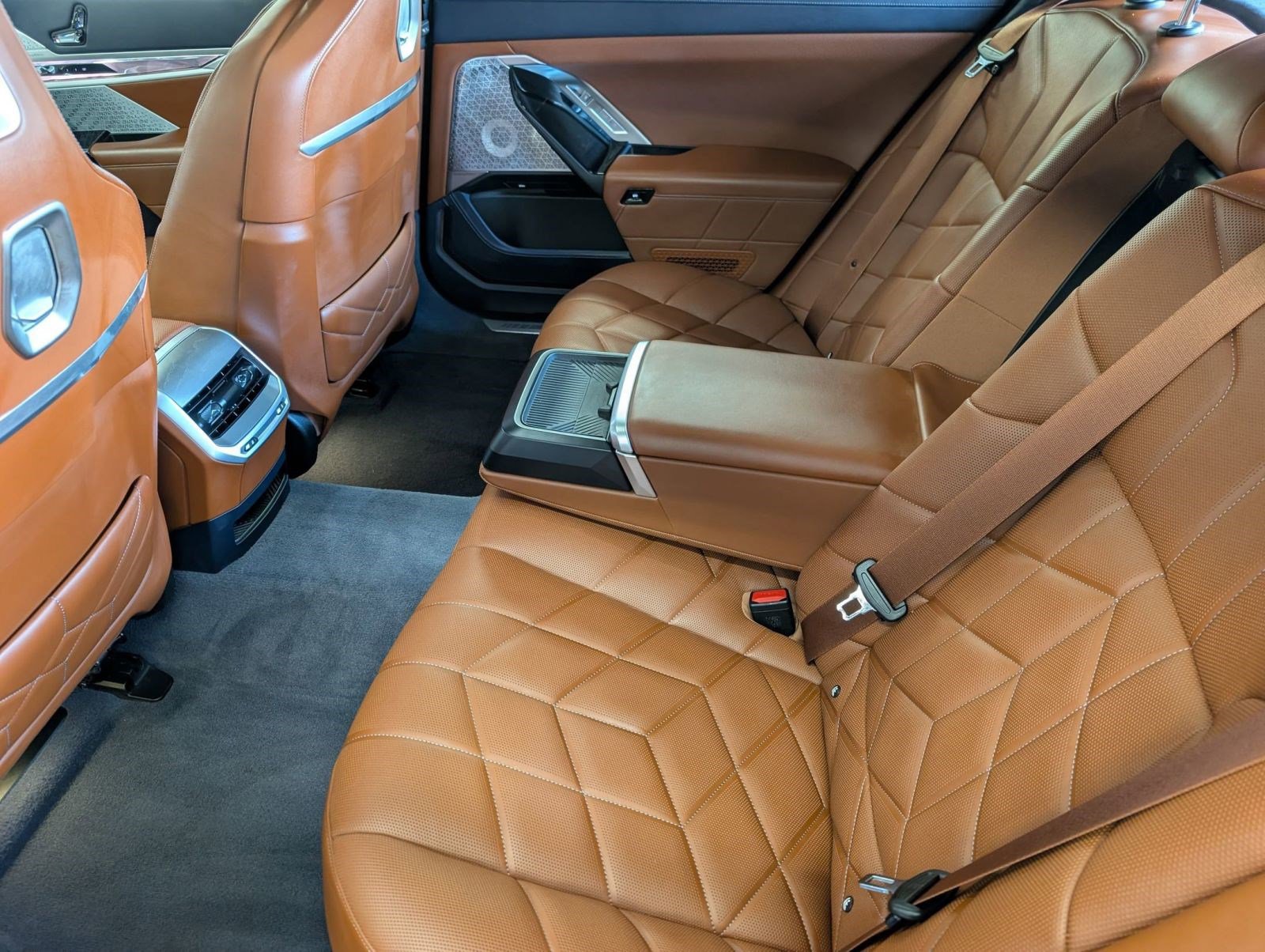 Used 2023 BMW 760i xDrive image 25