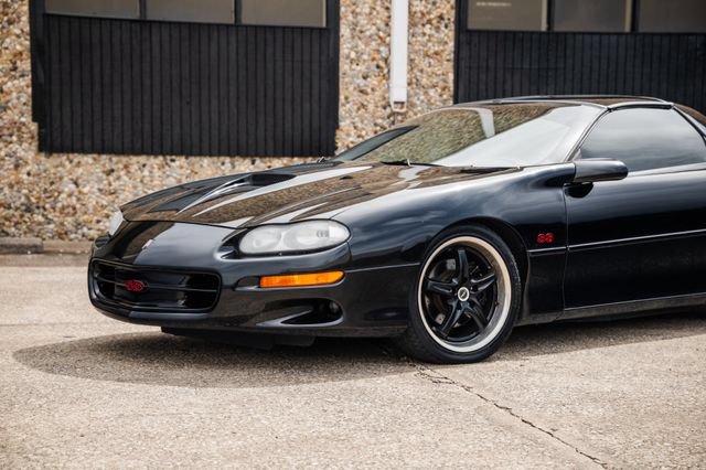 Used 2002 Chevrolet Camaro Z28 w/ SS Performance/Appearance Pkg RWD image 32