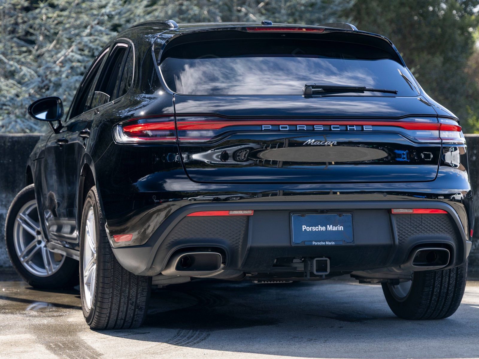 Certified 2025 Porsche Macan image 3