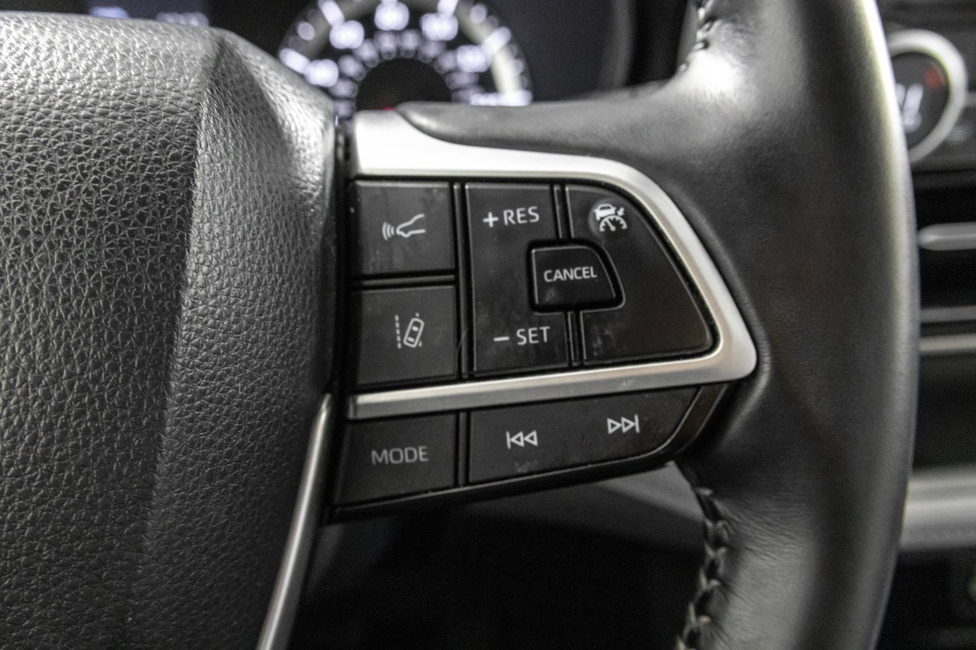 Used 2022 Toyota Highlander LE AWD/4WD image 27