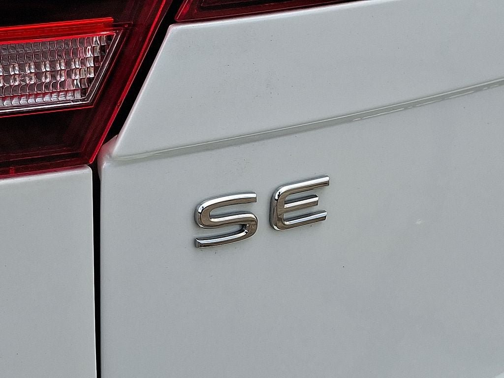 Certified 2023 Volkswagen Tiguan SE R-Line FWD image 31